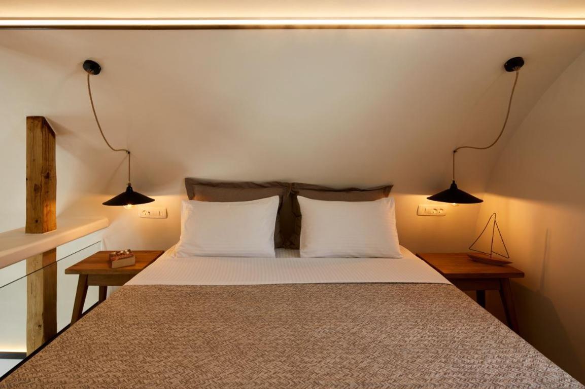 Hermes Hotel Камарі Екстер'єр фото